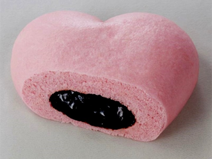 日本便利商店情人节推出「超可爱甜心巧克力包子」，但有网友一用微波加热后超恶画面就一点都不浪漫…-黑白漫话